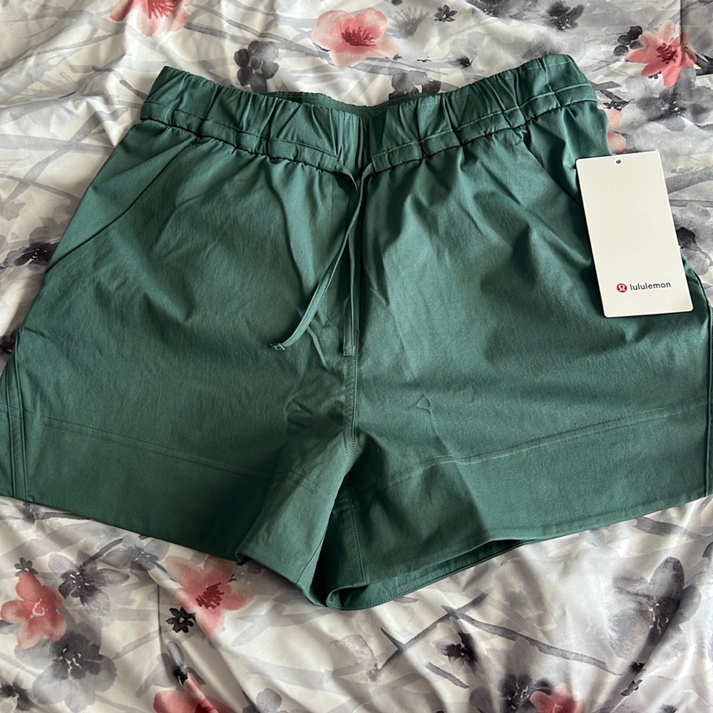 NWT Size Small Lululemon Shorts